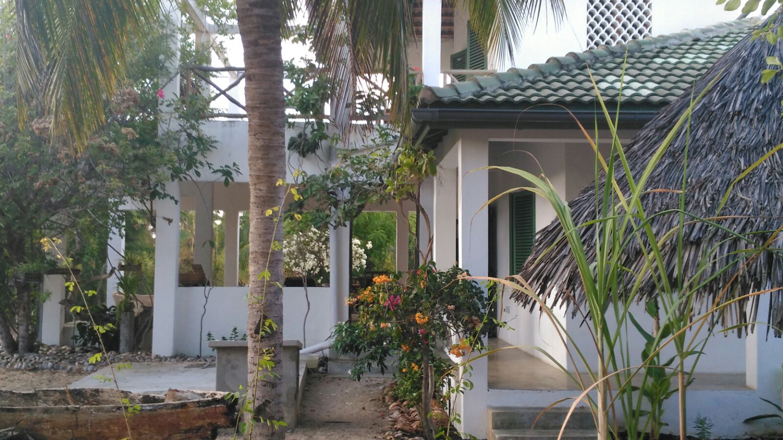 3-bedroom coastal home on 1-acre titled plot in Che Shale with solar panels, rainwater harvesting, balcony, and verandah. Expansion potential on adjoining 3/4-acre land.