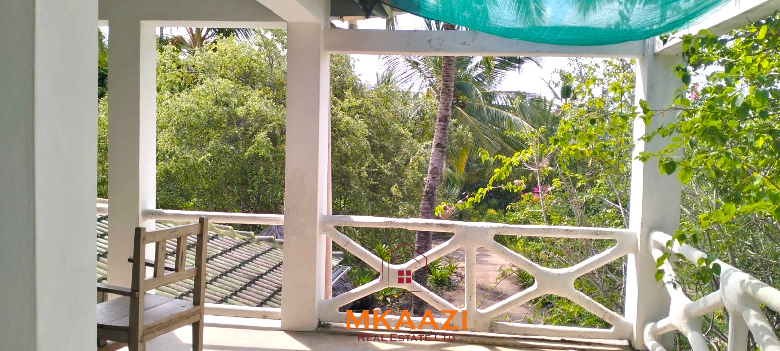 3-bedroom coastal home on 1-acre titled plot in Che Shale with solar panels, rainwater harvesting, balcony, and verandah. Expansion potential on adjoining 3/4-acre land.