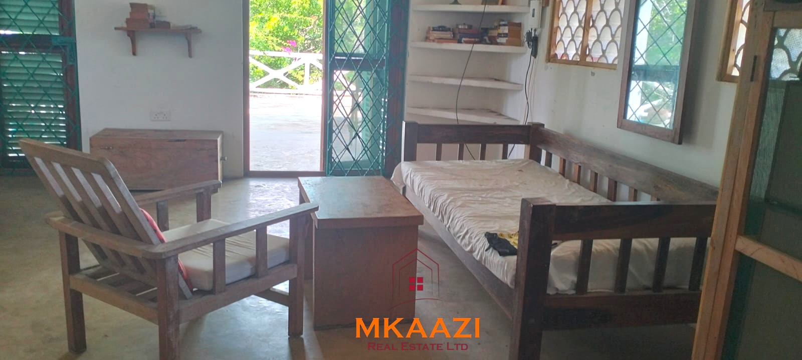 3-bedroom coastal home on 1-acre titled plot in Che Shale with solar panels, rainwater harvesting, balcony, and verandah. Expansion potential on adjoining 3/4-acre land.
