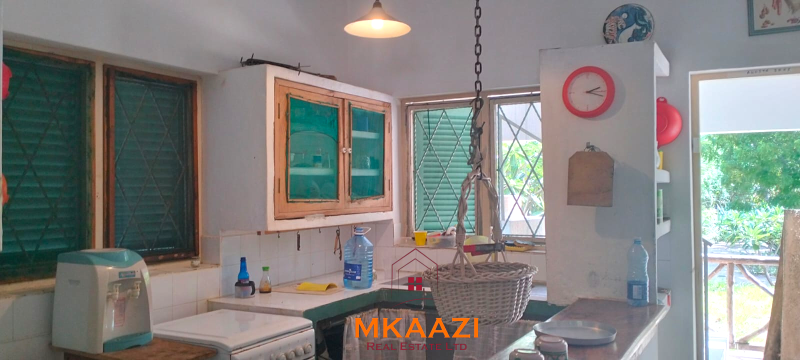 3-bedroom coastal home on 1-acre titled plot in Che Shale with solar panels, rainwater harvesting, balcony, and verandah. Expansion potential on adjoining 3/4-acre land.