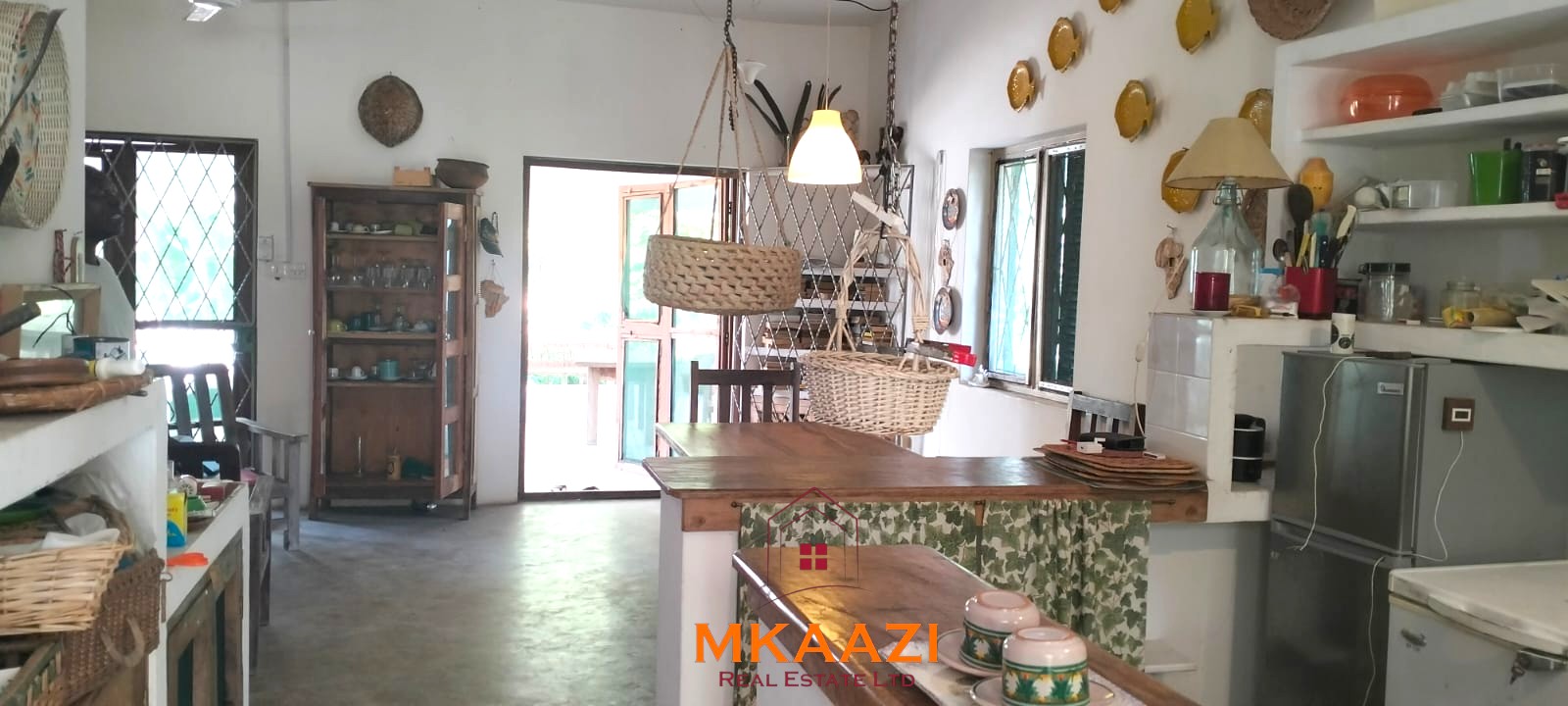 3-bedroom coastal home on 1-acre titled plot in Che Shale with solar panels, rainwater harvesting, balcony, and verandah. Expansion potential on adjoining 3/4-acre land.