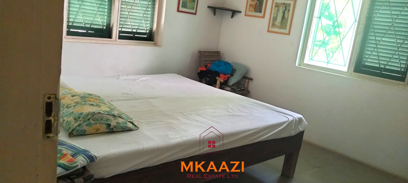 3-bedroom coastal home on 1-acre titled plot in Che Shale with solar panels, rainwater harvesting, balcony, and verandah. Expansion potential on adjoining 3/4-acre land.