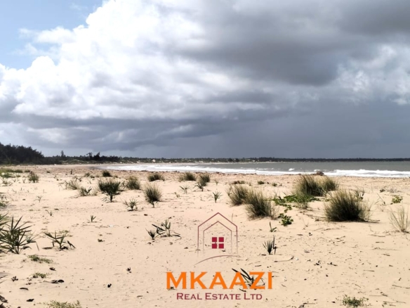 3-bedroom coastal home on 1-acre titled plot in Che Shale with solar panels, rainwater harvesting, balcony, and verandah. Expansion potential on adjoining 3/4-acre land.