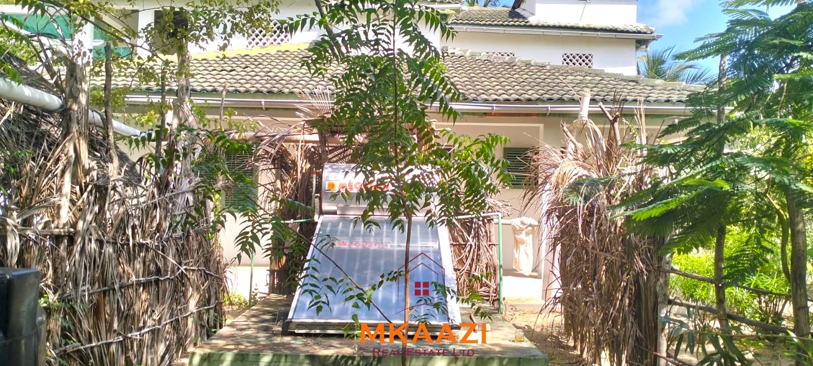 3-bedroom coastal home on 1-acre titled plot in Che Shale with solar panels, rainwater harvesting, balcony, and verandah. Expansion potential on adjoining 3/4-acre land.