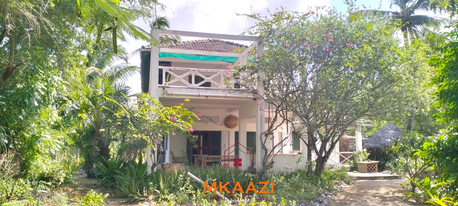 3-bedroom coastal home on 1-acre titled plot in Che Shale with solar panels, rainwater harvesting, balcony, and verandah. Expansion potential on adjoining 3/4-acre land.