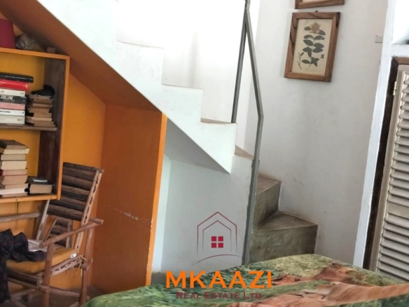 3-bedroom coastal home on 1-acre titled plot in Che Shale with solar panels, rainwater harvesting, balcony, and verandah. Expansion potential on adjoining 3/4-acre land.