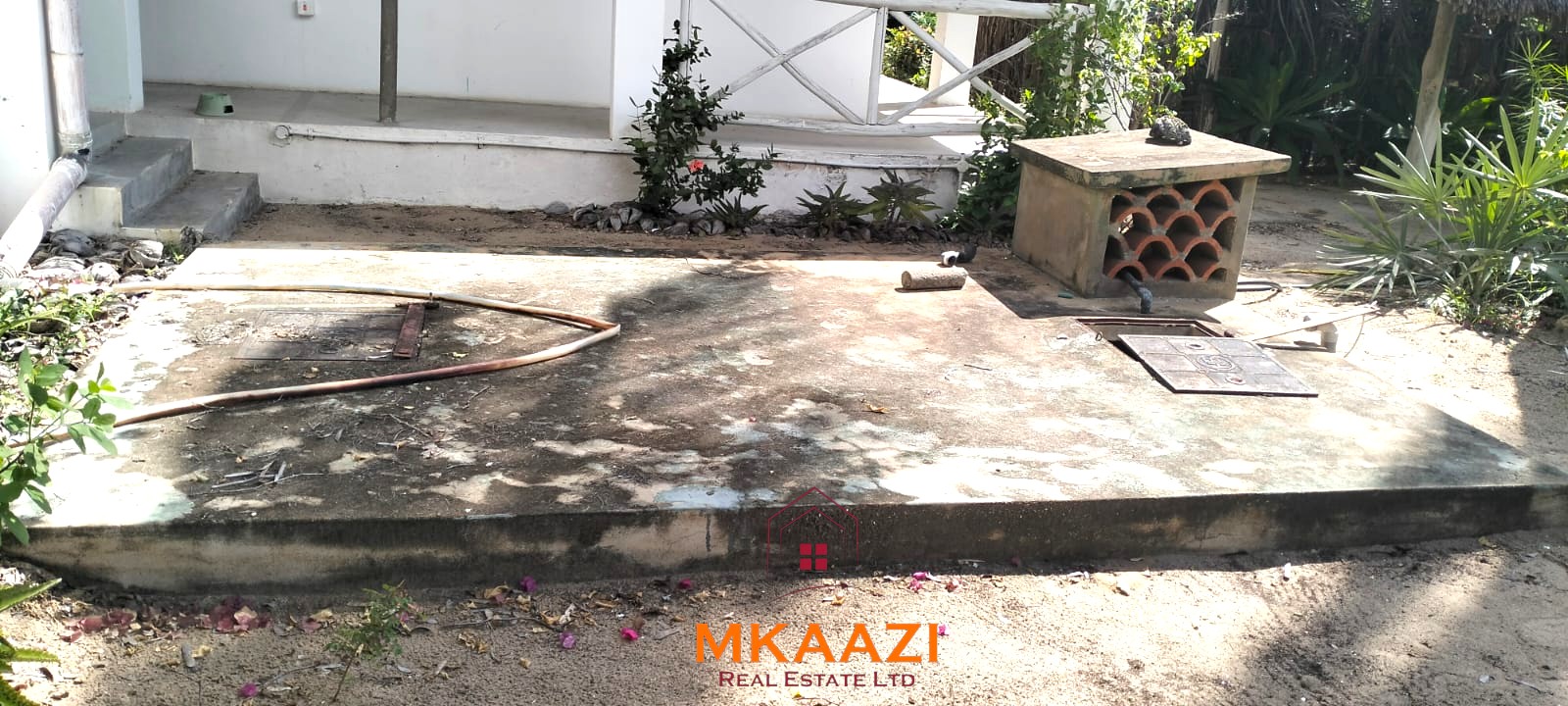 3-bedroom coastal home on 1-acre titled plot in Che Shale with solar panels, rainwater harvesting, balcony, and verandah. Expansion potential on adjoining 3/4-acre land.