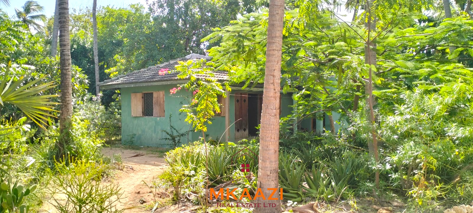 3-bedroom coastal home on 1-acre titled plot in Che Shale with solar panels, rainwater harvesting, balcony, and verandah. Expansion potential on adjoining 3/4-acre land.