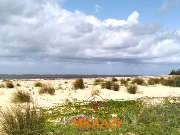 3-bedroom coastal home on 1-acre titled plot in Che Shale with solar panels, rainwater harvesting, balcony, and verandah. Expansion potential on adjoining 3/4-acre land.