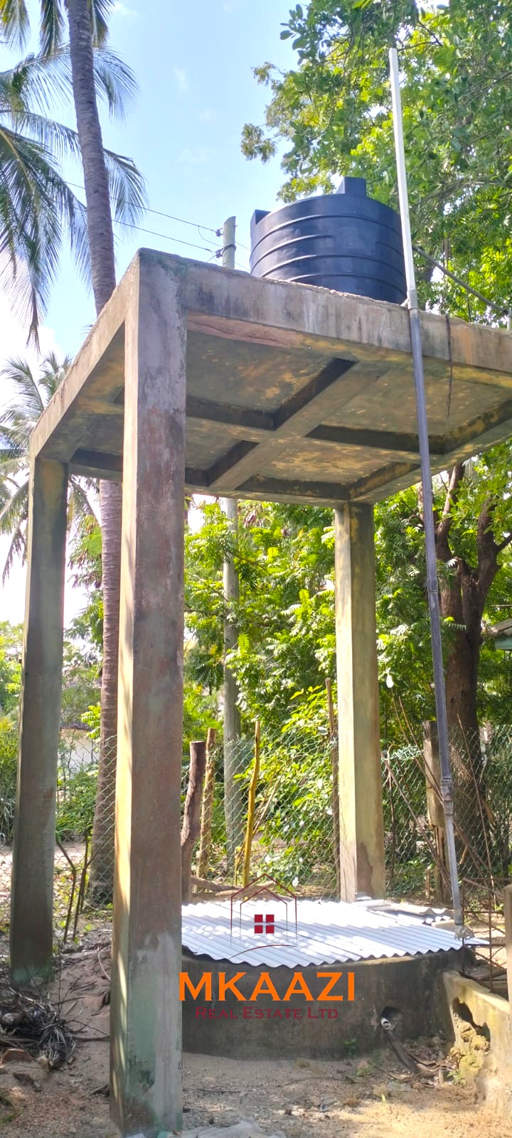 3-bedroom coastal home on 1-acre titled plot in Che Shale with solar panels, rainwater harvesting, balcony, and verandah. Expansion potential on adjoining 3/4-acre land.
