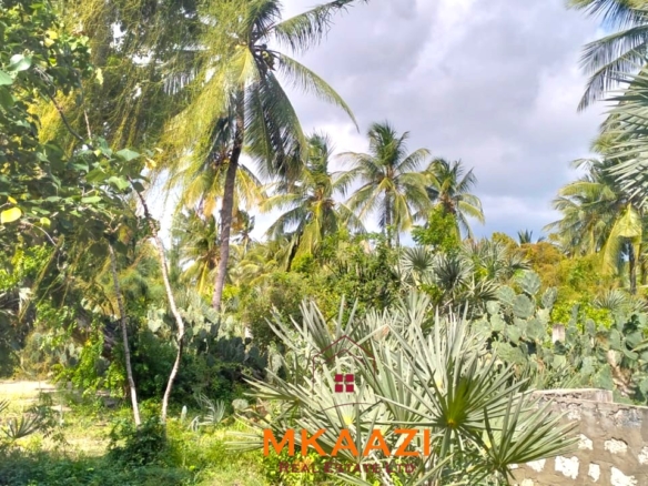 3-bedroom coastal home on 1-acre titled plot in Che Shale with solar panels, rainwater harvesting, balcony, and verandah. Expansion potential on adjoining 3/4-acre land.