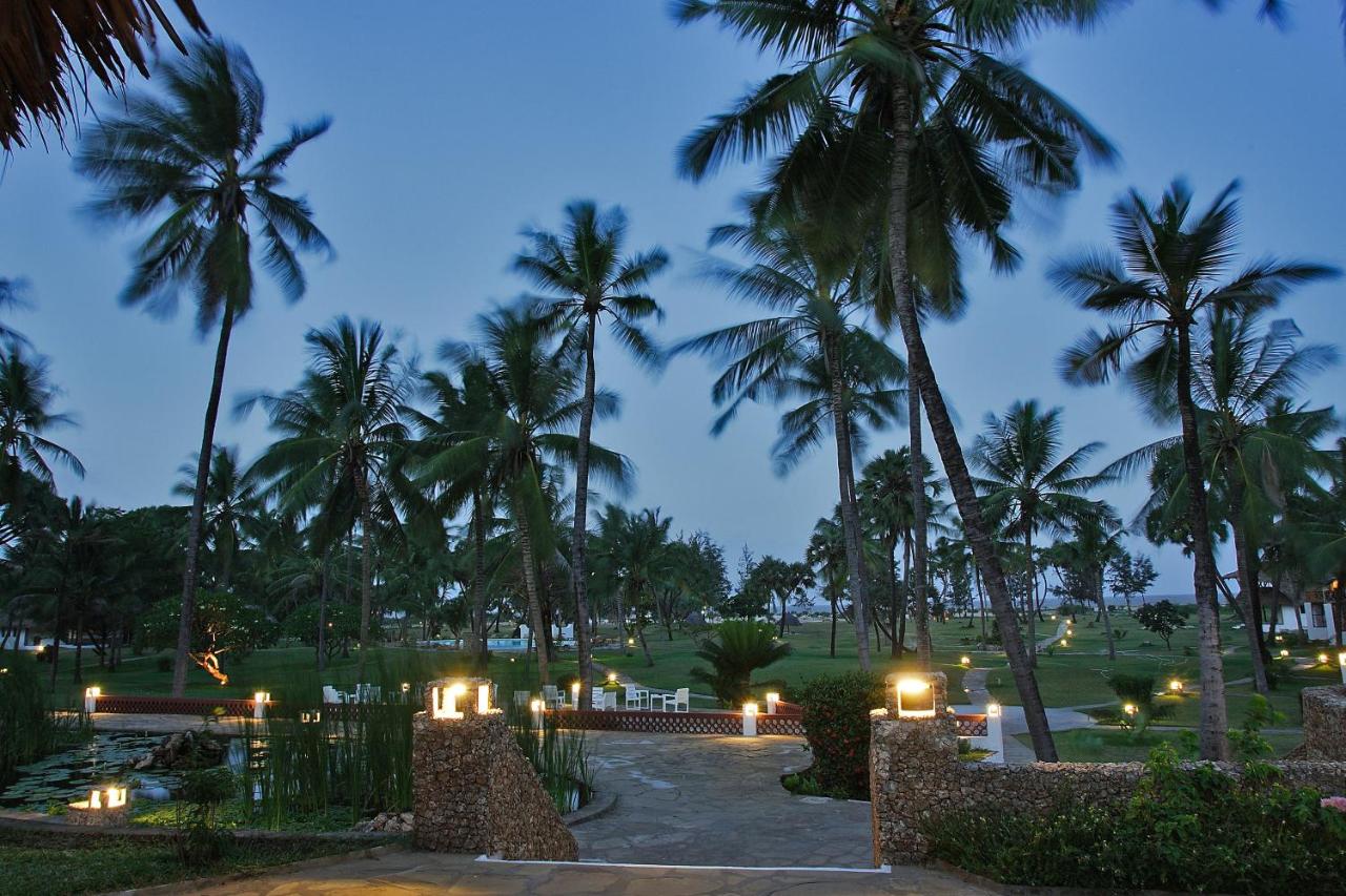 Luxury 1-bedroom beachfront apartment at The Lawford Kenya with ocean views, swimming pools, restaurant, and entertainment facilities available for long-term rent.