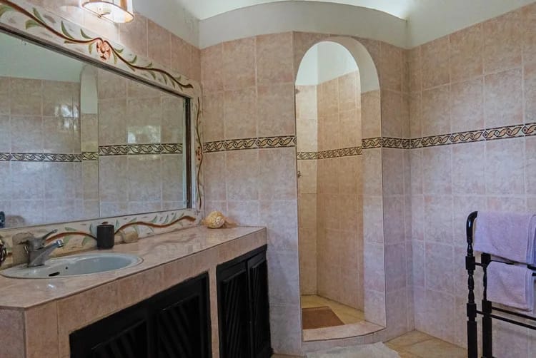 5br for sale in Watamu on 1 acre