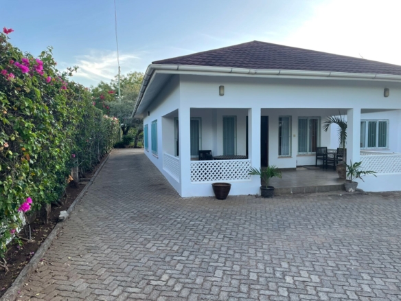 3 bedroom house for sale in Bofa Kilifi gated community near beach half acre 25M