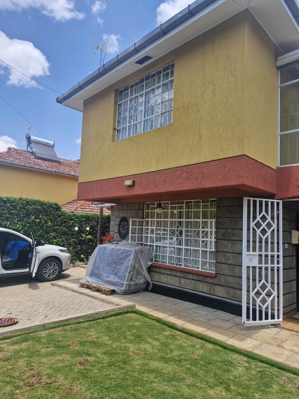 4 bedroom house for sale in Kitengela with DSQ gated estate highway frontage 50x100 plot KES 15M