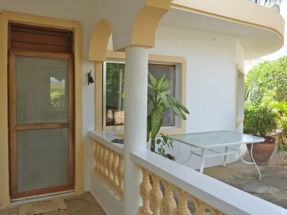 Fully furnished 4 bedroom ocean view villa for sale in Turtle Bay Watamu 75 metres from beach on quarter acre