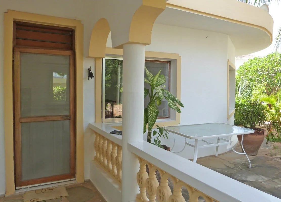 Fully furnished 4 bedroom ocean view villa for sale in Turtle Bay Watamu 75 metres from beach on quarter acre