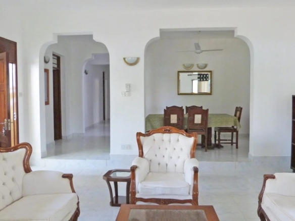 Fully furnished 4 bedroom ocean view villa for sale in Turtle Bay Watamu 75 metres from beach on quarter acre