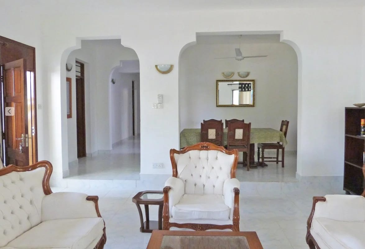 Fully furnished 4 bedroom ocean view villa for sale in Turtle Bay Watamu 75 metres from beach on quarter acre