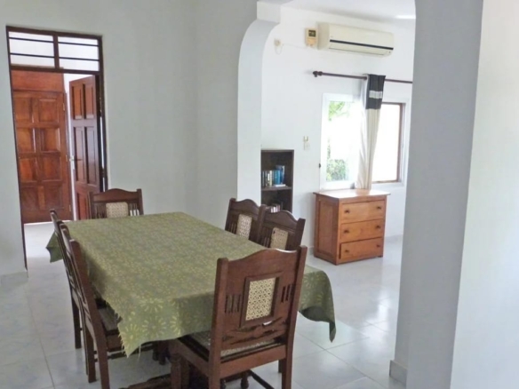 Fully furnished 4 bedroom ocean view villa for sale in Turtle Bay Watamu 75 metres from beach on quarter acre