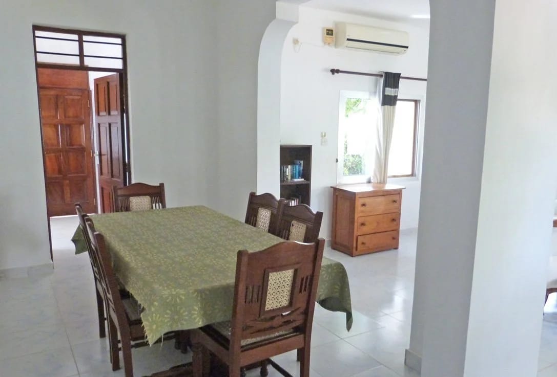 Fully furnished 4 bedroom ocean view villa for sale in Turtle Bay Watamu 75 metres from beach on quarter acre