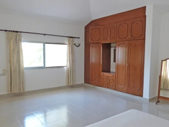 Fully furnished 4 bedroom ocean view villa for sale in Turtle Bay Watamu 75 metres from beach on quarter acre