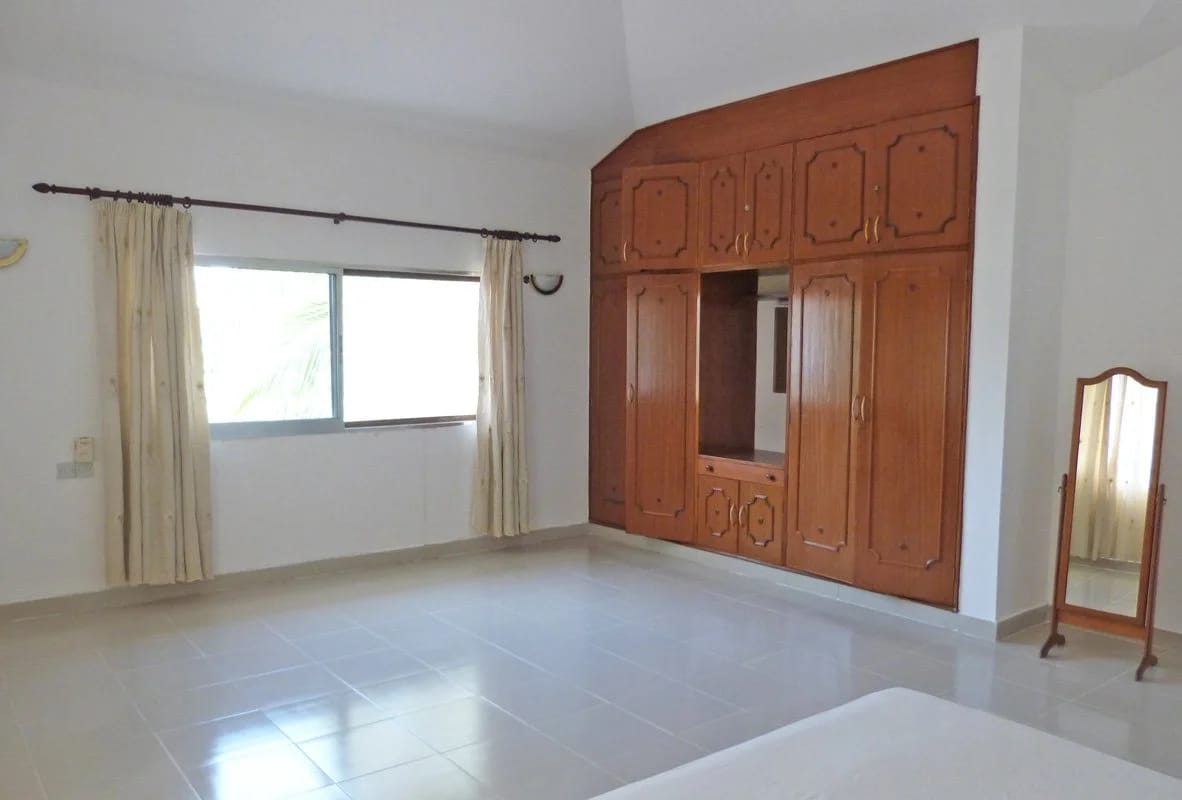 Fully furnished 4 bedroom ocean view villa for sale in Turtle Bay Watamu 75 metres from beach on quarter acre