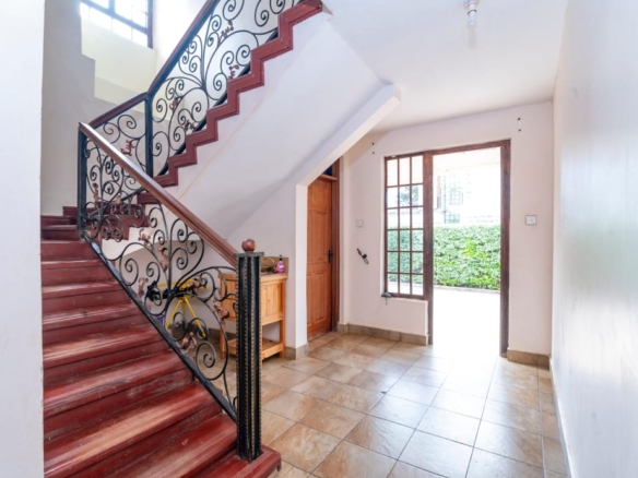 3 bedroom all ensuite house for sale in Thika Greens Golf Estate on quarter acre near golf course with secure gated living