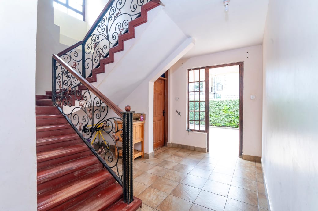 3 bedroom all ensuite house for sale in Thika Greens Golf Estate on quarter acre near golf course with secure gated living