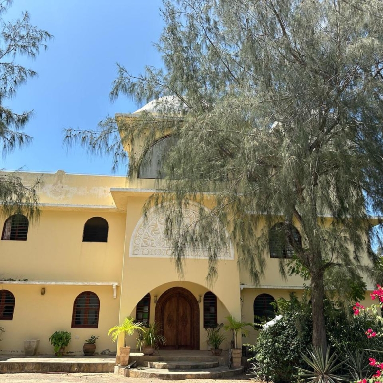 luxury 5 bedroom beachfront house on 4 acres for sale in Watamu near Lonno Lodge Kenya