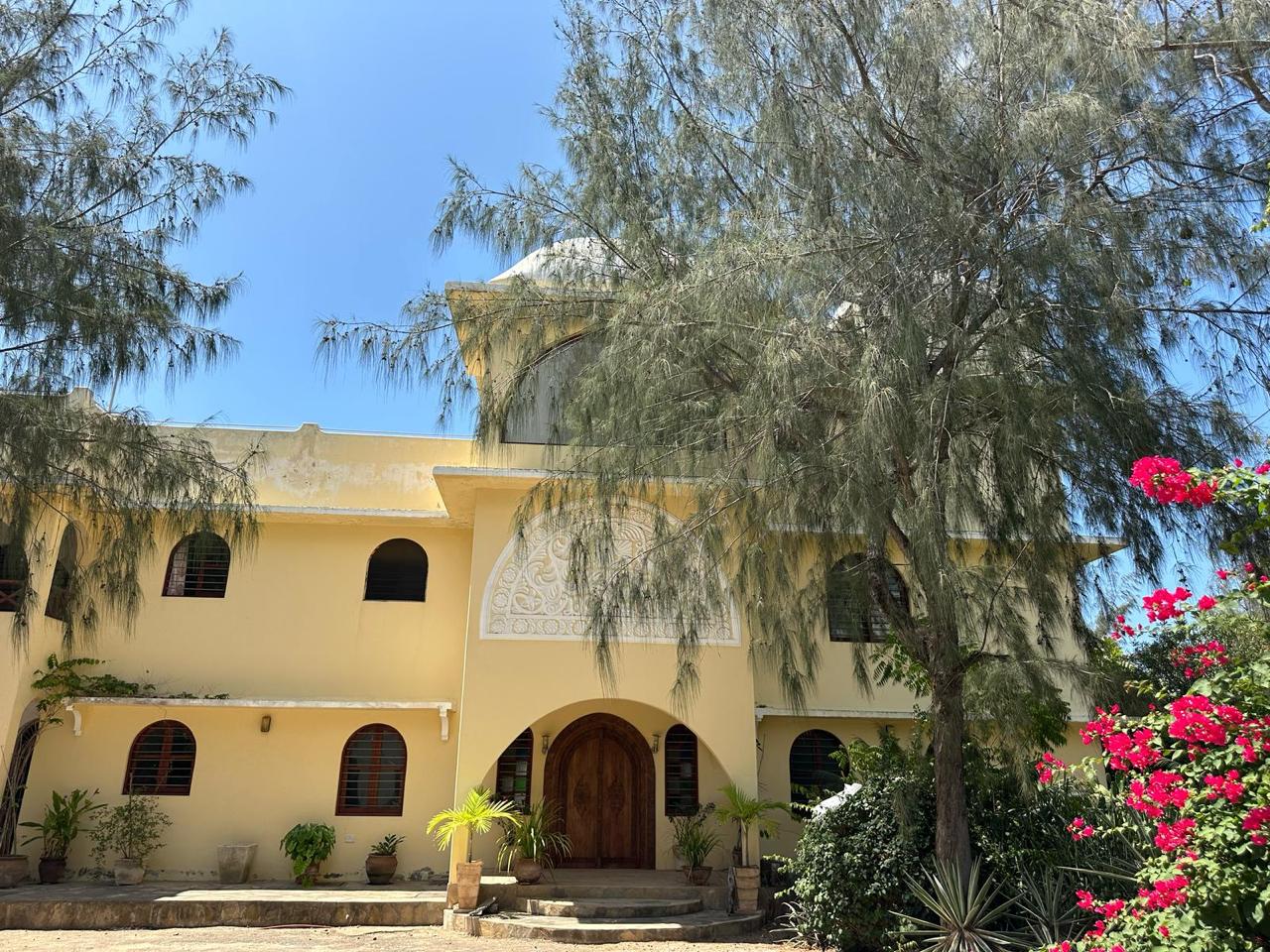 luxury 5 bedroom beachfront house on 4 acres for sale in Watamu near Lonno Lodge Kenya