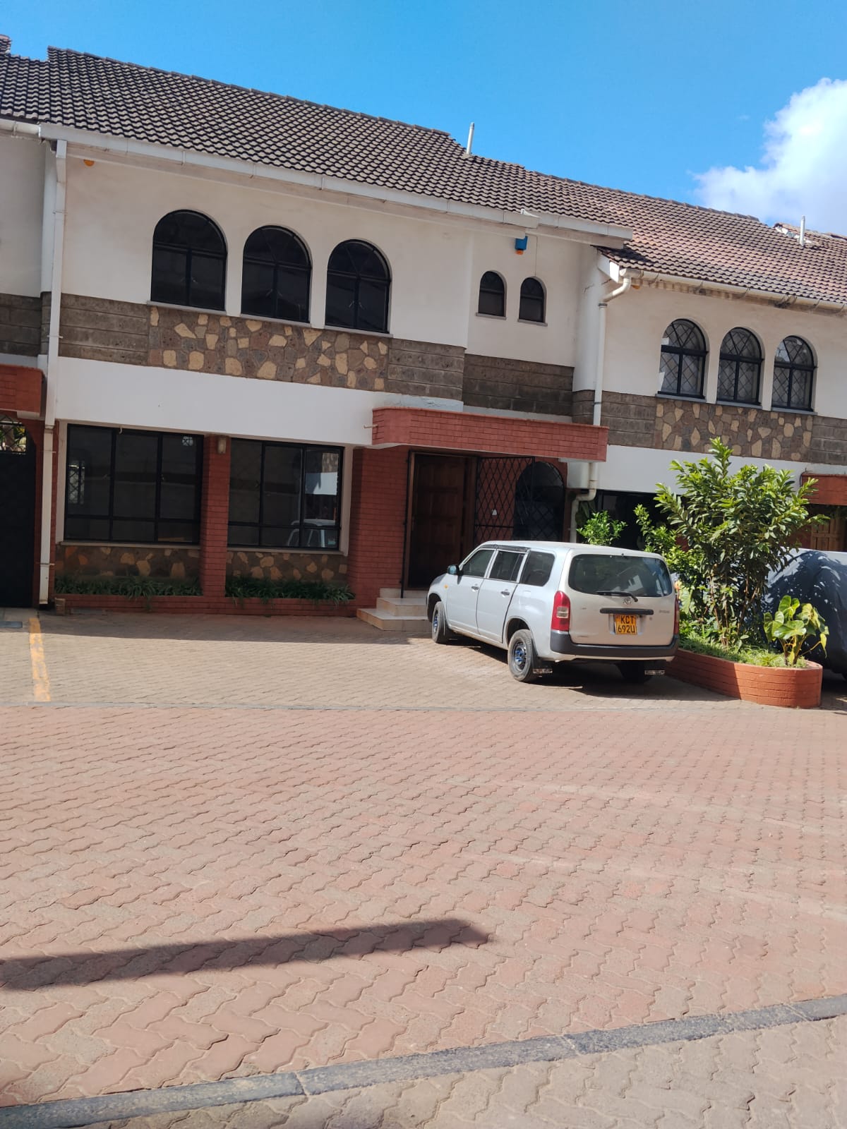 4 bedroom townhouse for rent and sale in Westlands Brookside Nairobi with parking and DSQ