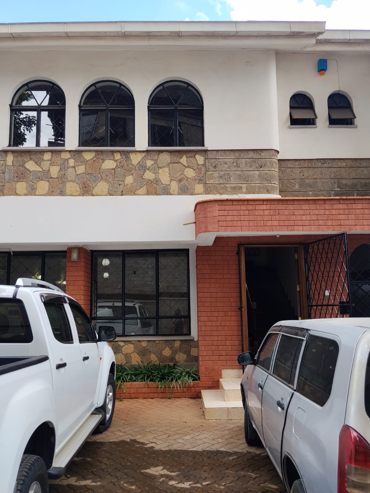 4 bedroom townhouse for rent and sale in Westlands Brookside Nairobi with parking and DSQ