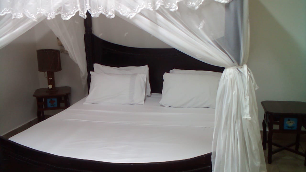 4 bedroom villa with SQ for rent in Kibokoni Malindi with pool garden and near beach