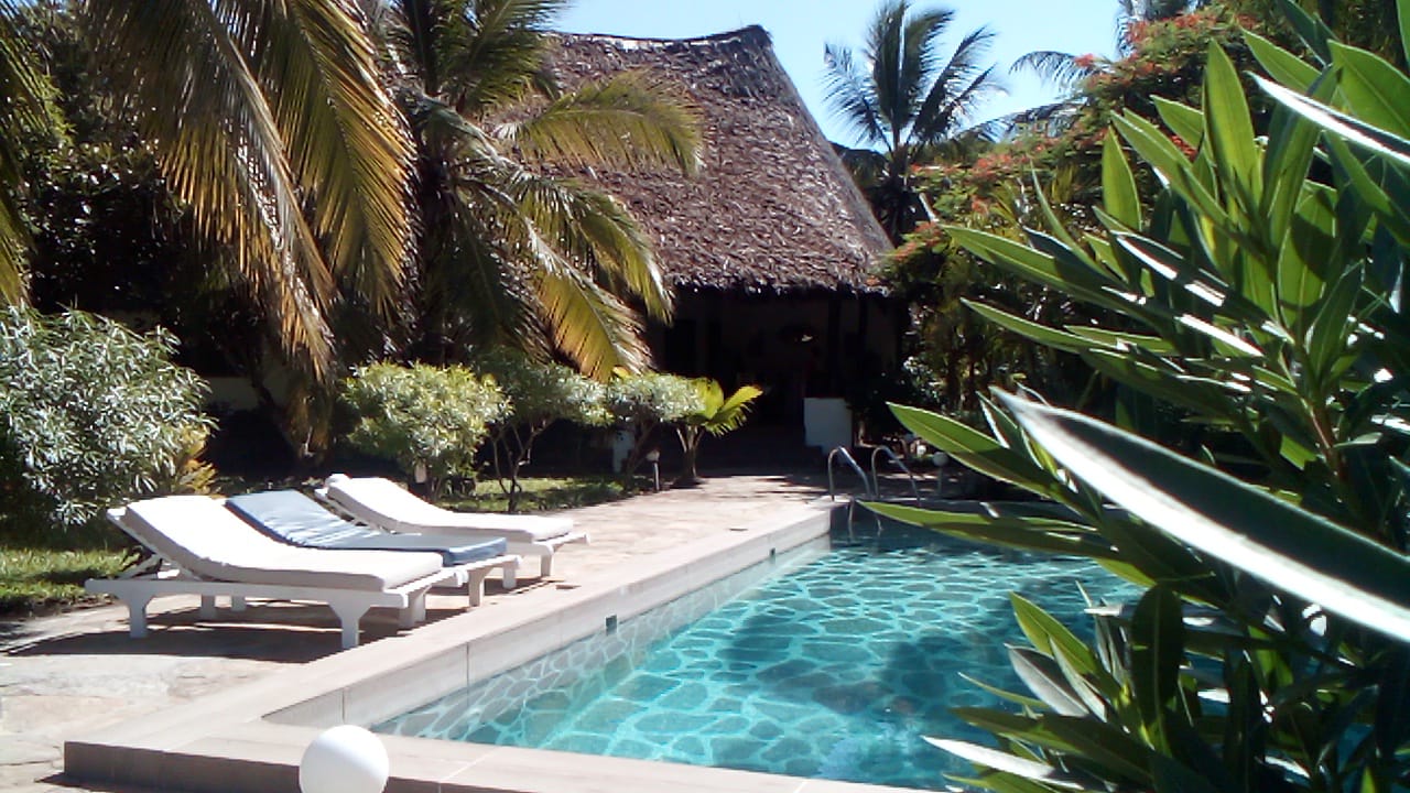 4 bedroom villa with SQ for rent in Kibokoni Malindi with pool garden and near beach