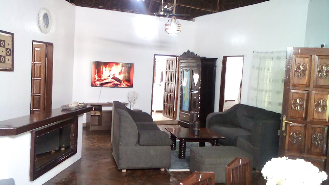 4 bedroom villa with SQ for rent in Kibokoni Malindi with pool garden and near beach
