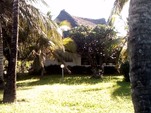 4 bedroom villa with SQ for rent in Kibokoni Malindi with pool garden and near beach