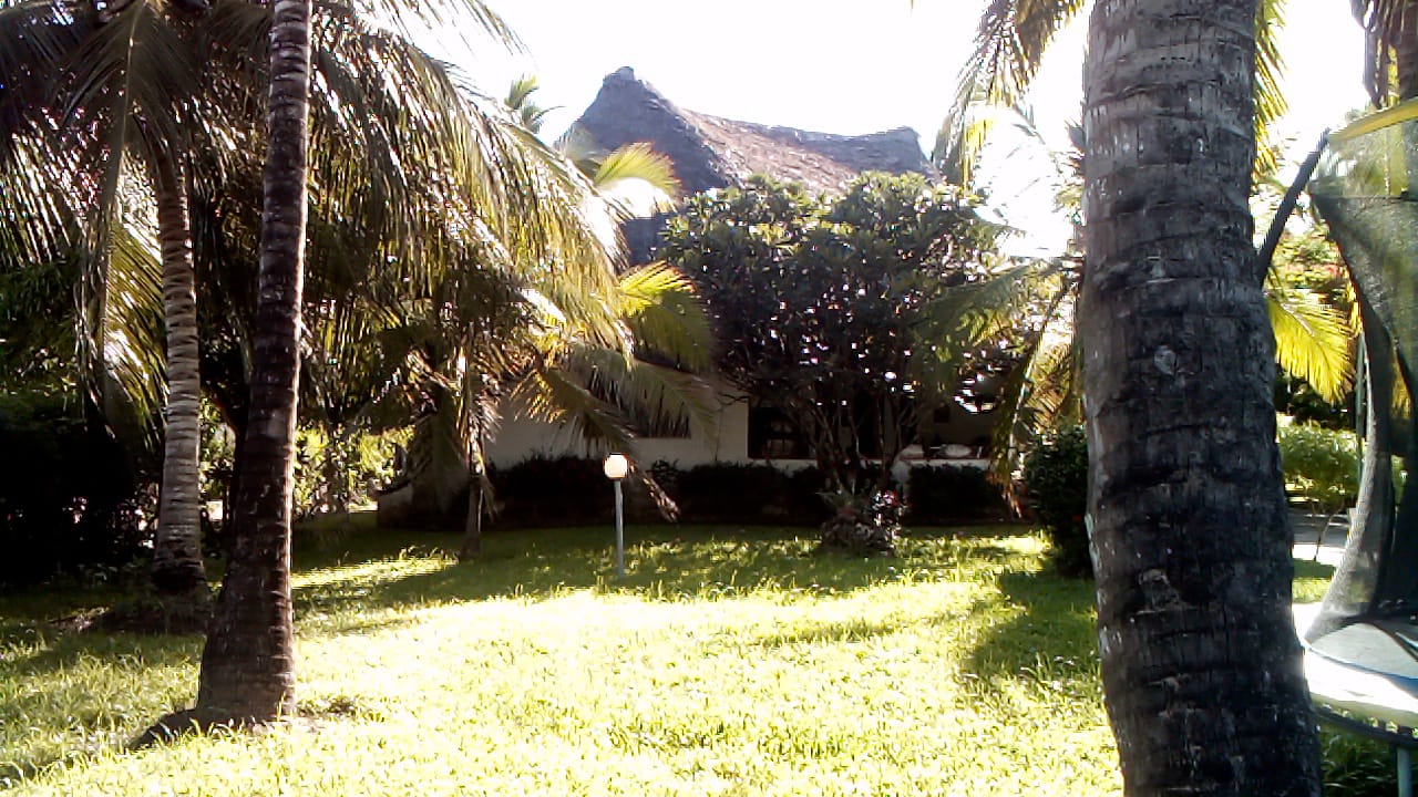 4 bedroom villa with SQ for rent in Kibokoni Malindi with pool garden and near beach