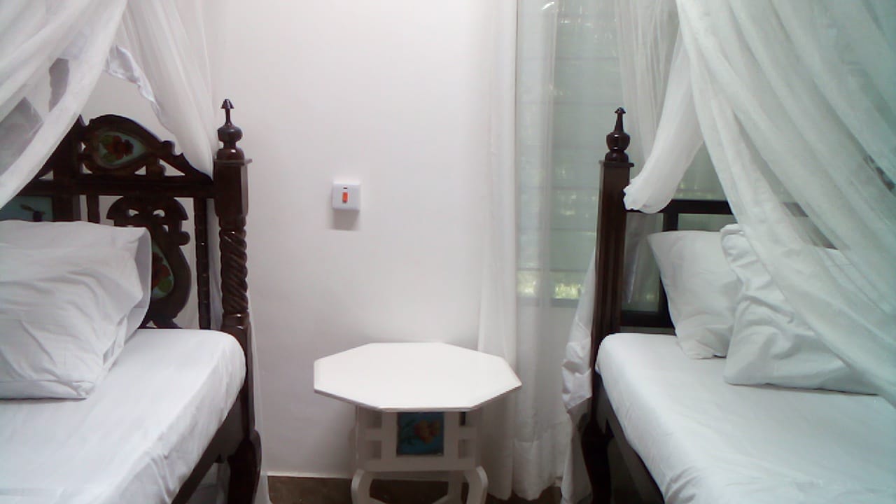 4 bedroom villa with SQ for rent in Kibokoni Malindi with pool garden and near beach