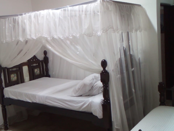 4 bedroom villa with SQ for rent in Kibokoni Malindi with pool garden and near beach