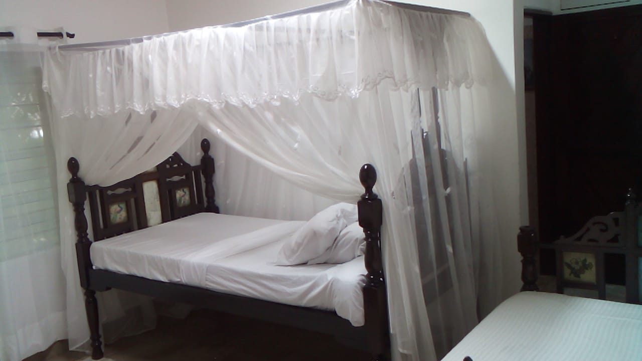 4 bedroom villa with SQ for rent in Kibokoni Malindi with pool garden and near beach