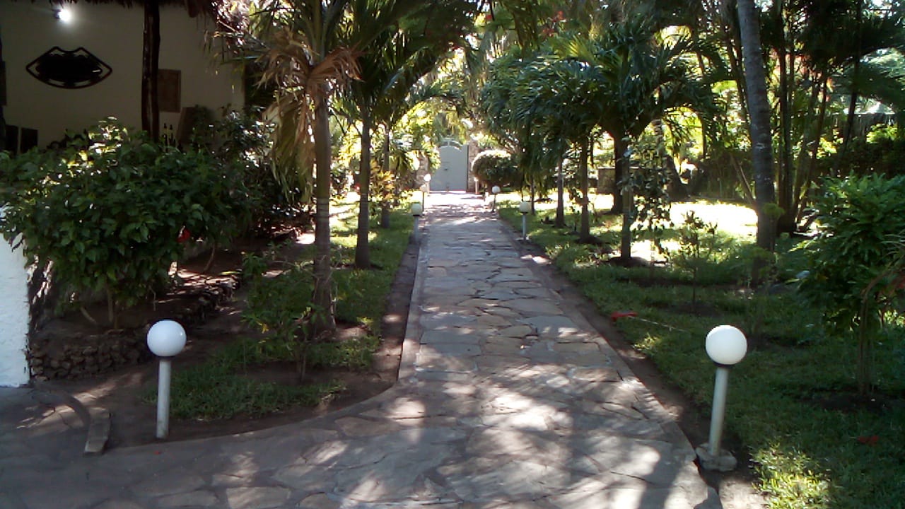 4 bedroom villa with SQ for rent in Kibokoni Malindi with pool garden and near beach