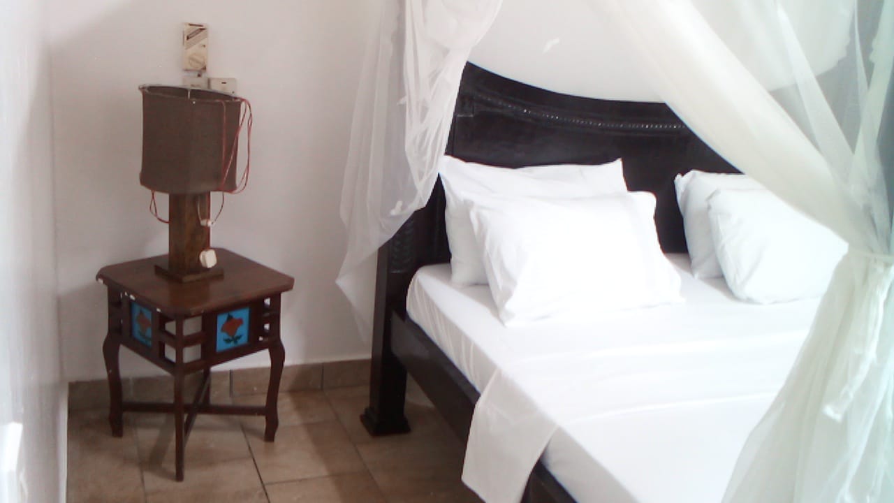 4 bedroom villa with SQ for rent in Kibokoni Malindi with pool garden and near beach