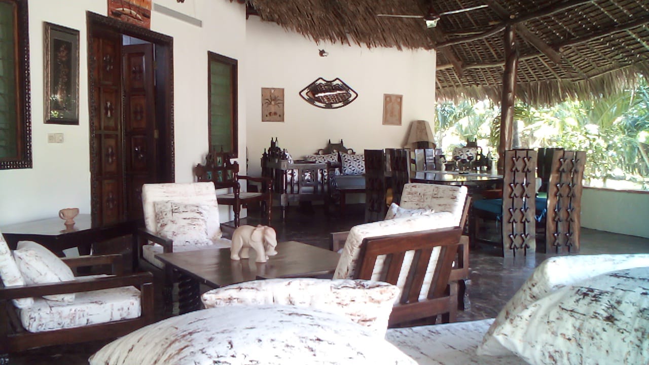 4 bedroom villa with SQ for rent in Kibokoni Malindi with pool garden and near beach