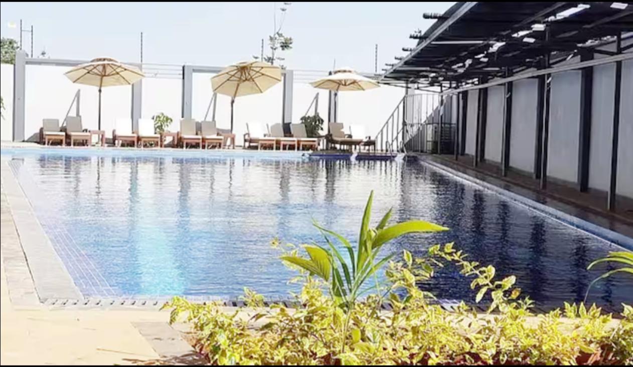 Fully furnished 2-bedroom executive suite with pool and gym in Nairobi UN Blue Zone near Fourways Estate.