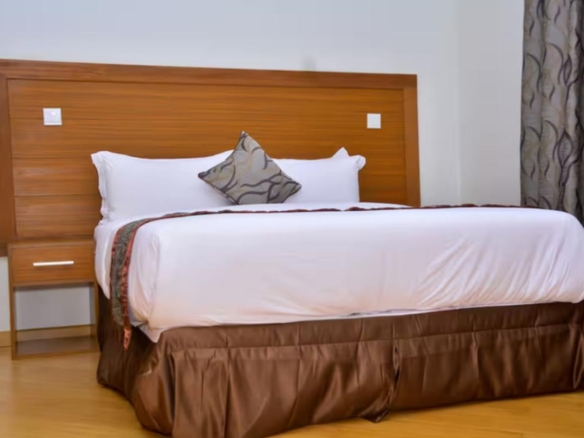 Fully furnished 2-bedroom executive suite with pool and gym in Nairobi UN Blue Zone near Fourways Estate.