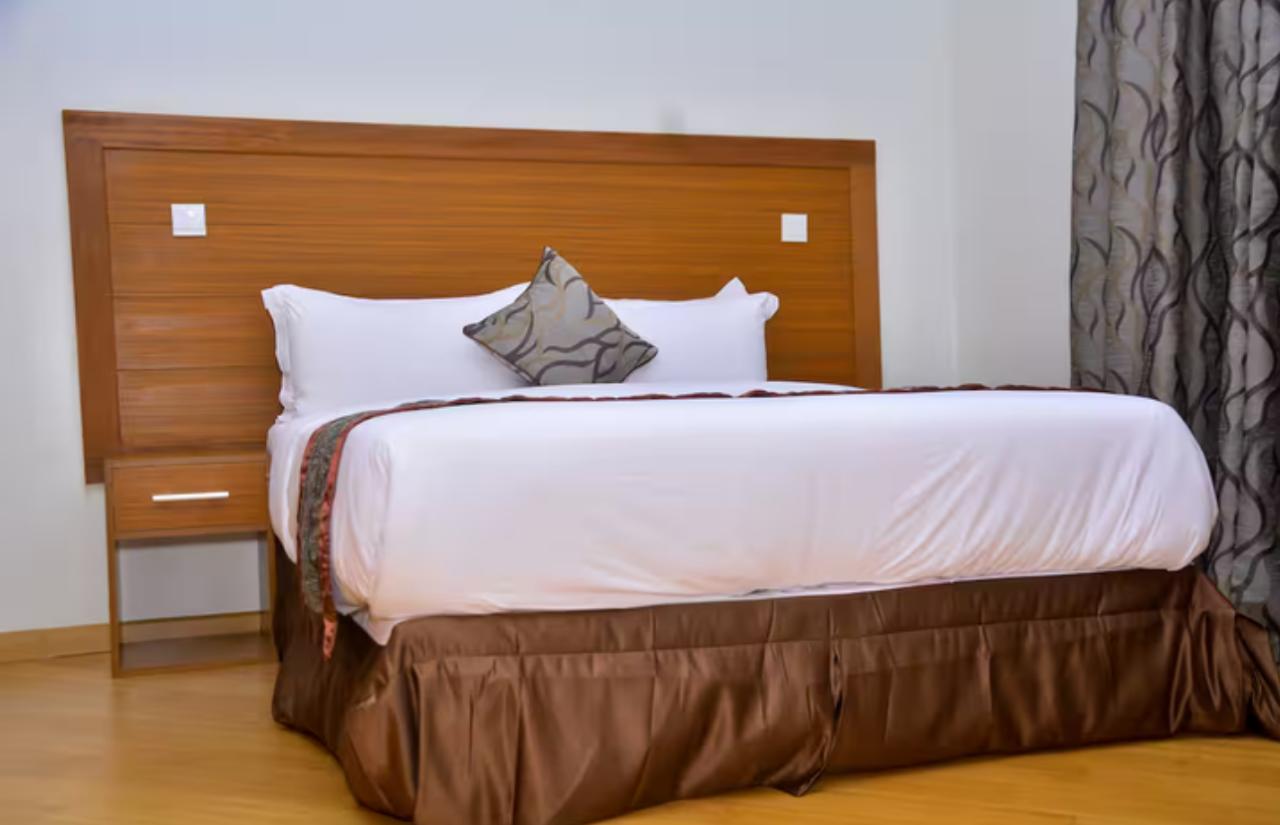 Fully furnished 2-bedroom executive suite with pool and gym in Nairobi UN Blue Zone near Fourways Estate.