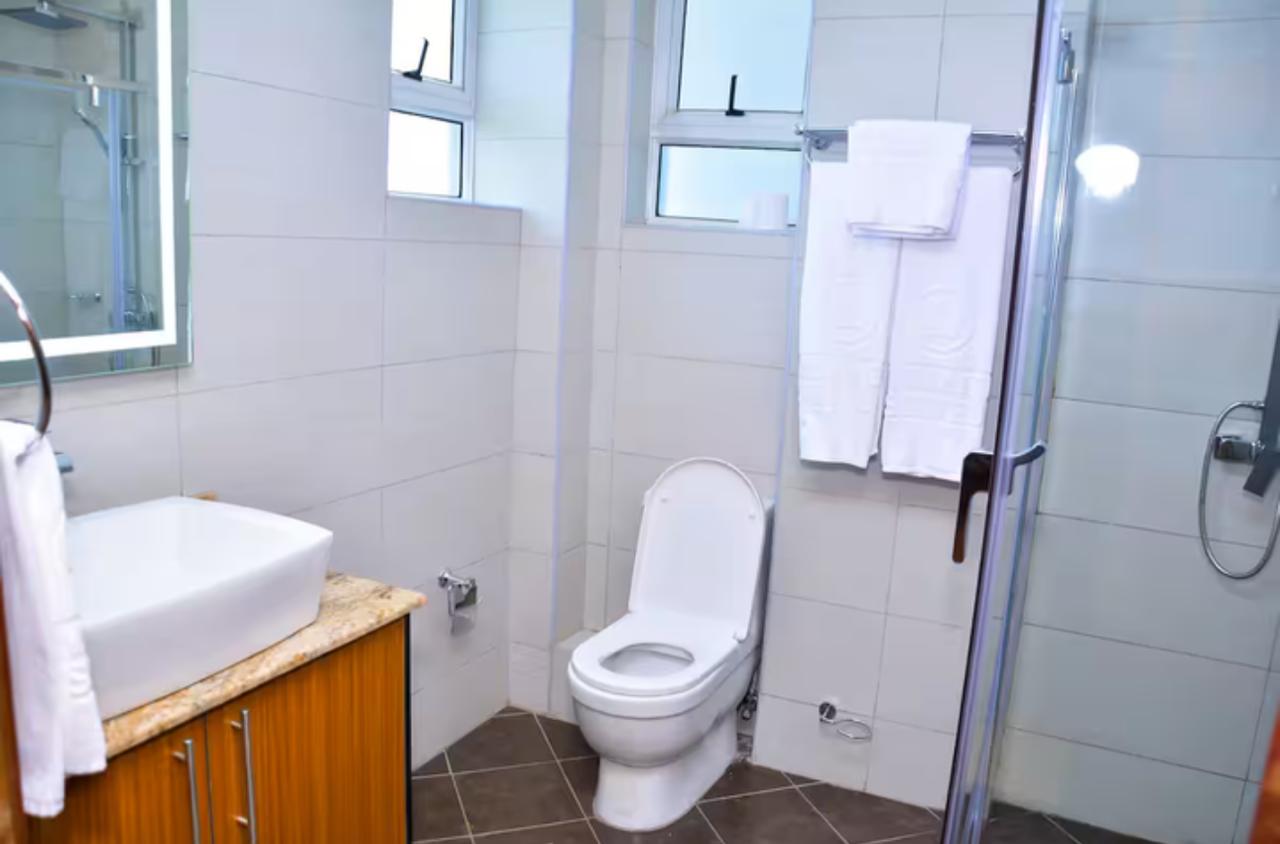 Fully furnished 2-bedroom executive suite with pool and gym in Nairobi UN Blue Zone near Fourways Estate.
