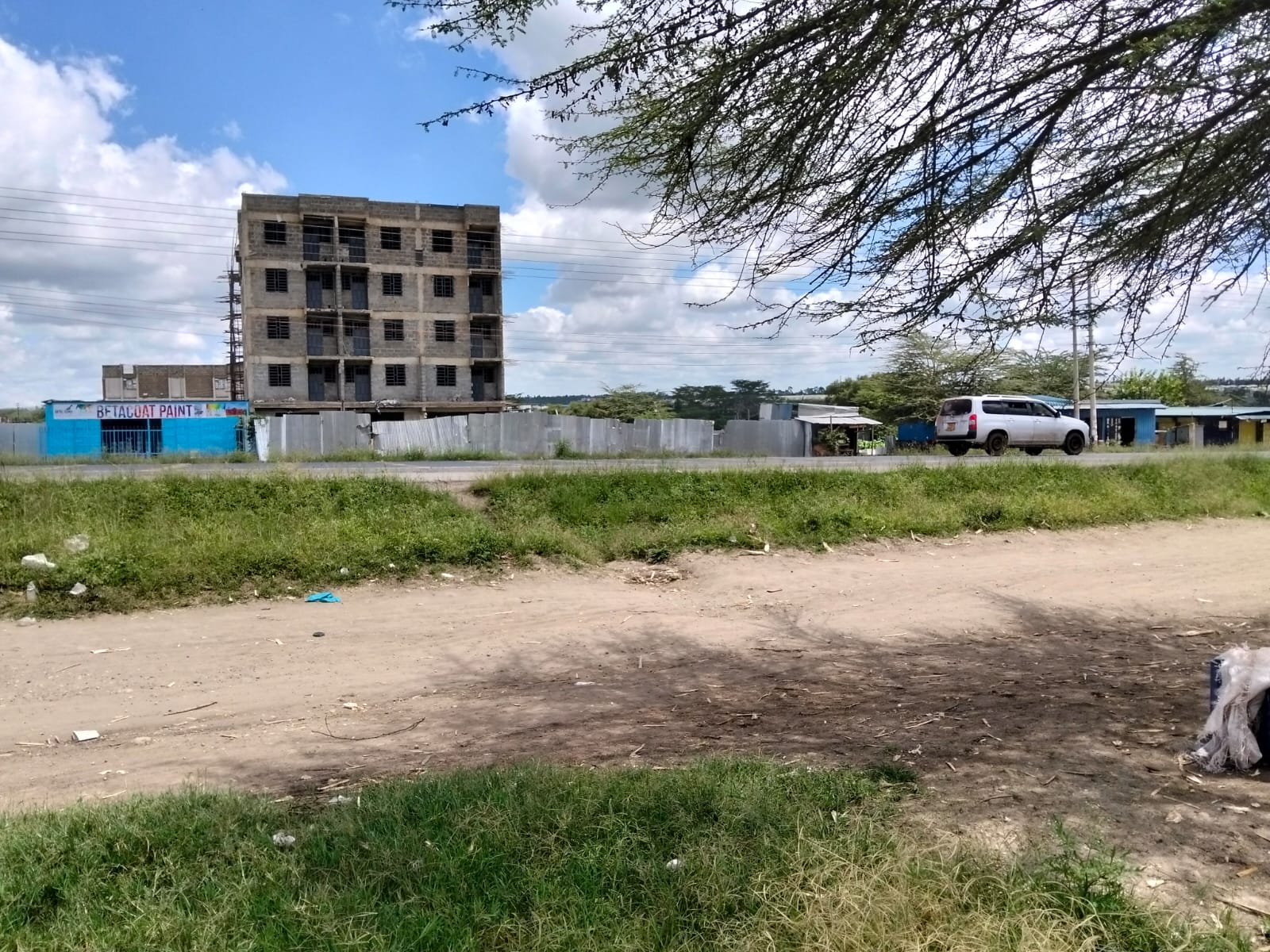 Prime 1-acre roadfront commercial and industrial land for sale along Nairobi Namanga Road in Kitengela with ready title deed.