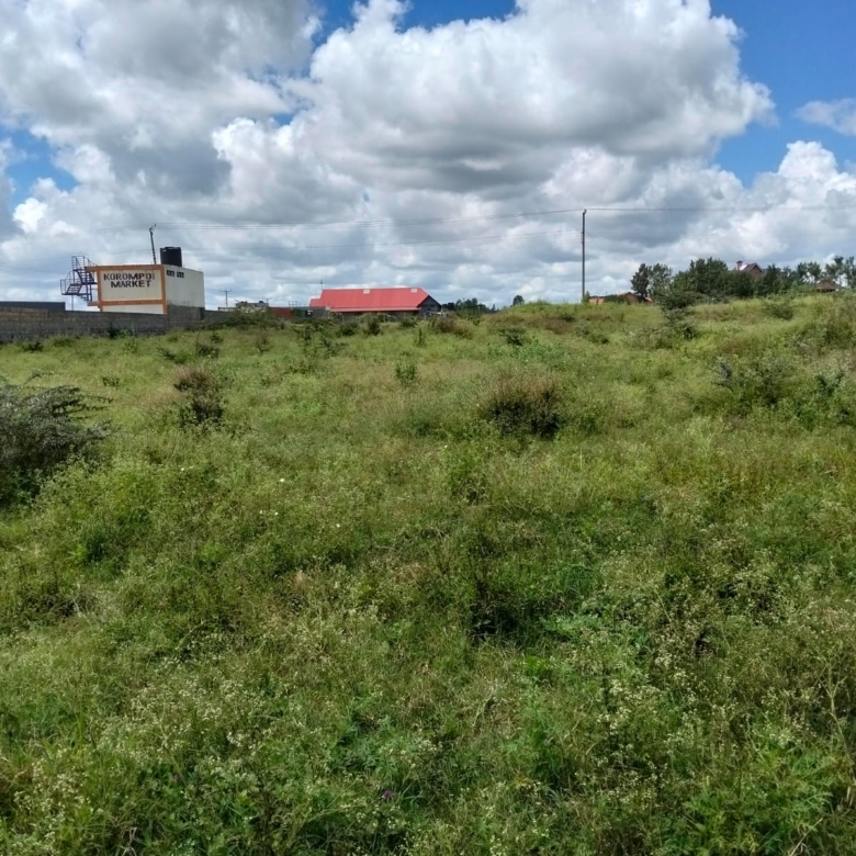 Prime 1-acre roadfront commercial and industrial land for sale along Nairobi Namanga Road in Kitengela with ready title deed.